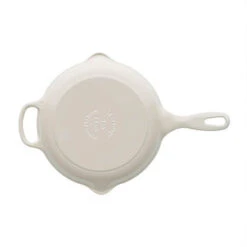 Le Creuset Skillet Koekenpan ø 23 Cm Gietijzer Meringue 7 Le Creuset Skillet Koekenpan ø 23 Cm Gietijzer Meringue -Keukenseries Winkel 20182237160422 le creuset signature cast iron round skillet 23cm meringue 2