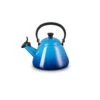 Le Creuset Kone Fluitketel 1,6 Liter Staal Azure 2 Le Creuset Kone Fluitketel 1,6 Liter Staal Azure -Keukenseries Winkel 40101022200000
