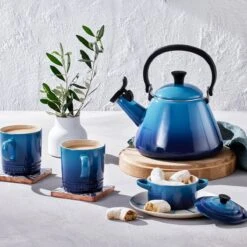 Le Creuset Kone Fluitketel 1,6 Liter Staal Azure 9 Le Creuset Kone Fluitketel 1,6 Liter Staal Azure -Keukenseries Winkel 40101022200000 alt4