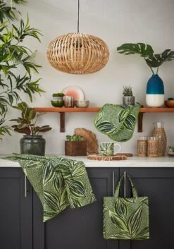 Ulster Weavers Geo Leaves Schort Katoen Groen -Keukenseries Winkel geo leaves main