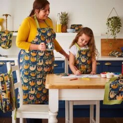 Ulster Weavers Hanging Around Schort Katoen -Keukenseries Winkel hanging around model 10 1 1