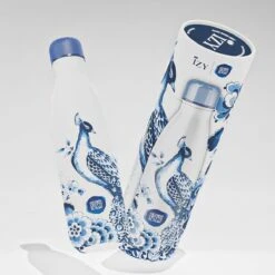 IZY Bottles X Heinen Delfts Blauw Drinkfles 500 Ml Peacock Rvs 7 IZY Bottles X Heinen Delfts Blauw Drinkfles 500 Ml Peacock Rvs -Keukenseries Winkel izy bottles x peacock product picture 2 min