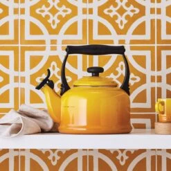 Le Creuset Tradition Fluitketel 2,1 Liter Staal Nectar -Keukenseries Winkel le creuset tradition fluitketel 2 1 liter staal nectar 1