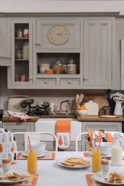 Ulster Weavers Cats In Waiting Schort Katoen Oranje -Keukenseries Winkel lifestyle ncaw 0023 1 2