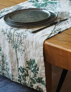 Oldenhof Herb Coreander Tafelloper 46 X 136 Cm Linnen -Keukenseries Winkel linoroom tablerunner coriande 34 5