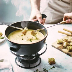 Emile Henry Delight Fondueset 2,1 Liter Keramiek Zwart 7 Emile Henry Delight Fondueset 2,1 Liter Keramiek Zwart -Keukenseries Winkel set a fondue delight 1